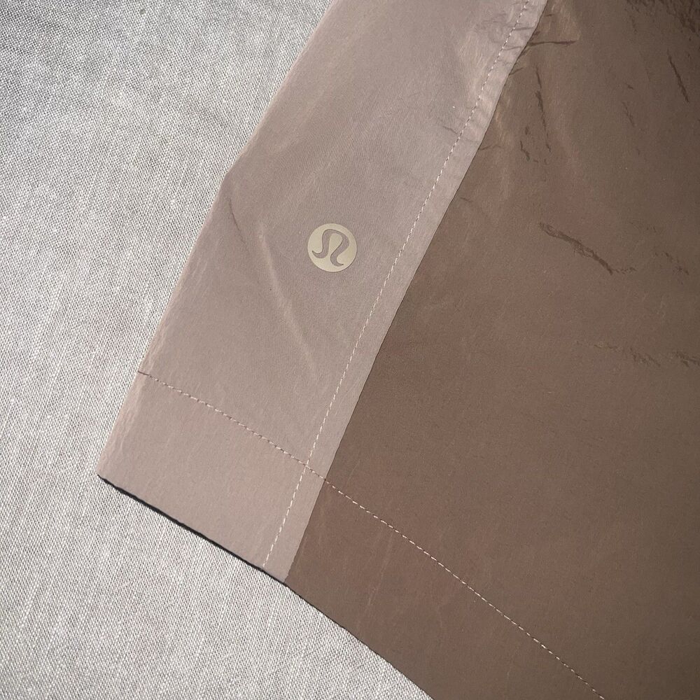 Lululemon Evergreen Short Cacao Almond Butter Size 10 W7BNUS Glyde Tan Brown - Picture 9 of 10